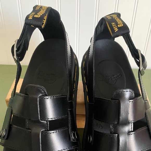 NWT Dr. Martens TERRY Fisherman's Sandals in Black Leather - Picture 4 of 9